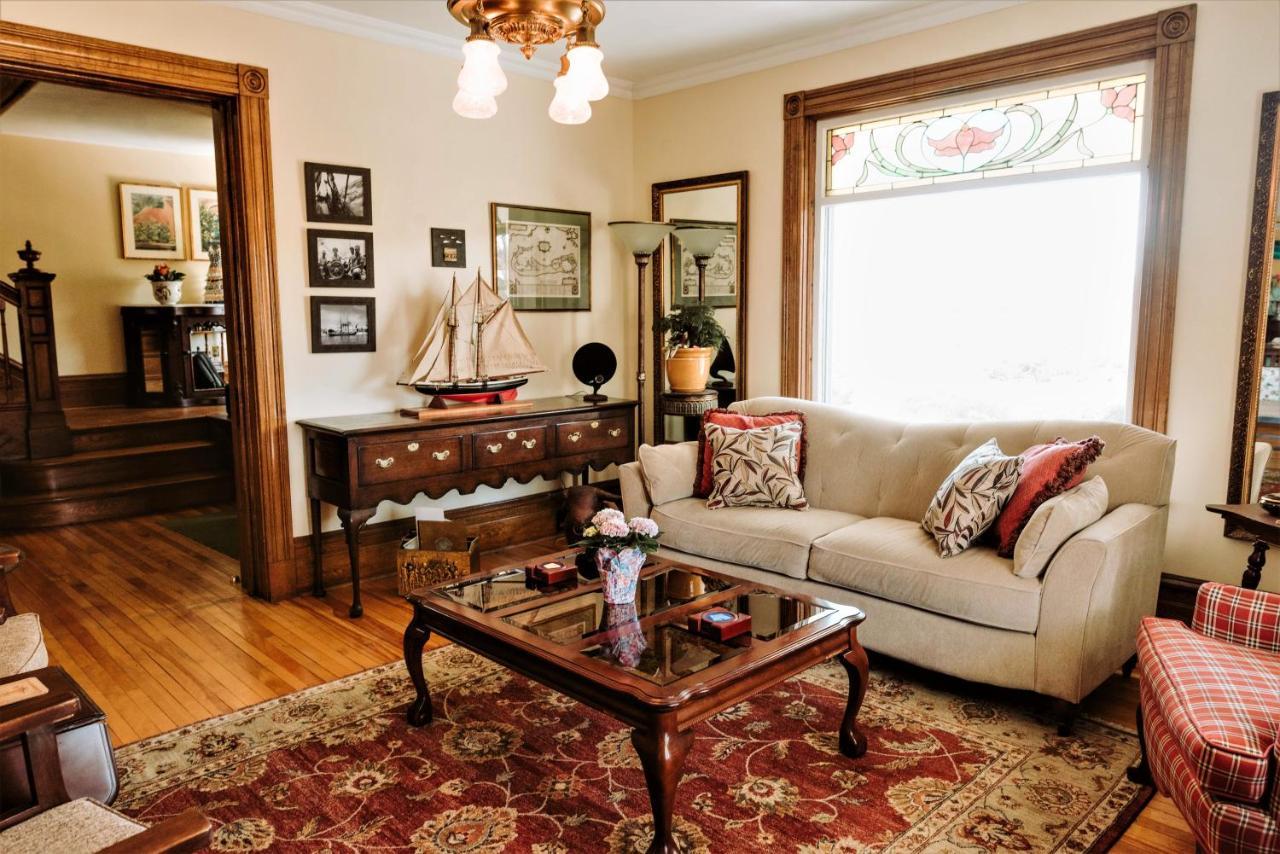 Alicion Bed & Breakfast Lunenburg Buitenkant foto